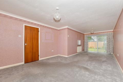 Lynwood, Folkestone CT19 3 bed semi