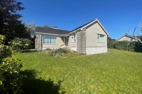Maes Llydan, Benllech, Tyn