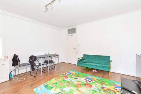Waverley Road, Southsea, Hampshire 2 bed apartment for sale