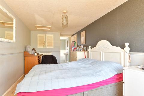 Linton Close, Welling, Kent 4 bed end of terrace house for sale