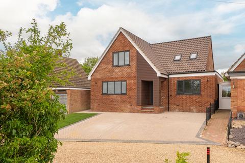 2 Mill Hill, Bedford MK44 4 bed detached house for sale