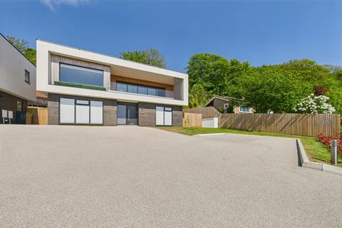 Dover Road, Folkestone 3 bed detached house for sale