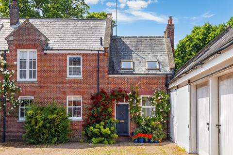 Bayham Abbey, Lamberhurst, TN3 4 bed semi