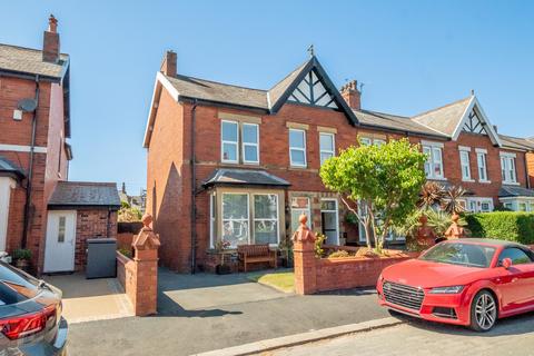 Kensington Road, Lytham St.annes, FY8 4 bed semi