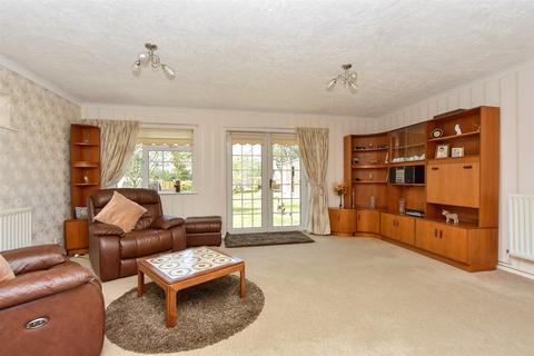 Rosemary Avenue, Sheerness ME12 4 bed detached house for sale