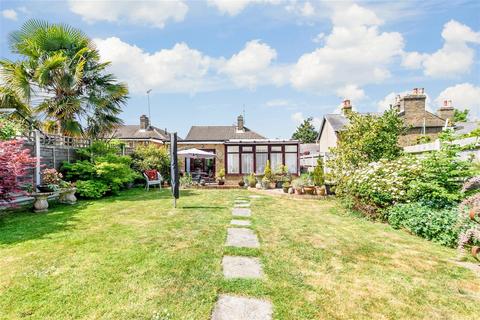 Wrotham Road, Meopham, Gravesend, Kent 3 bed detached bungalow for sale