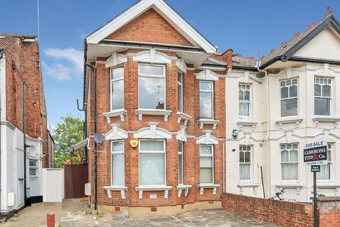 Melrose Avenue, London NW2 4 bed flat for sale