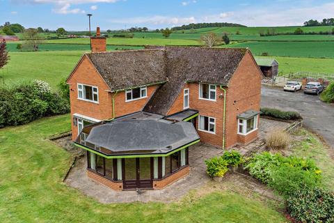 Main Road, Droitwich WR9 3 bed detached house for sale
