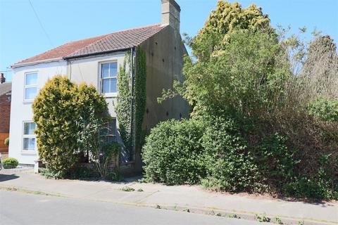 Gilpin Road, Oulton Broad, Lowestoft 3 bed semi