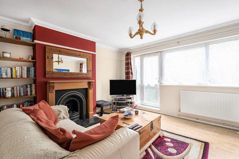Longfield Crescent, London 2 bed flat for sale