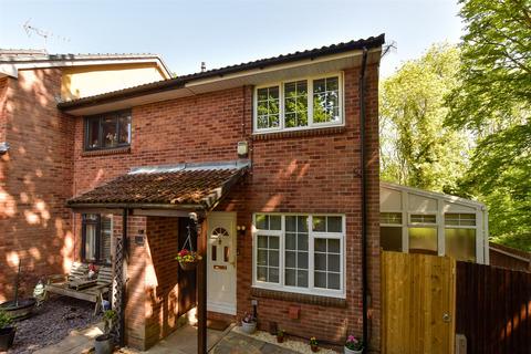 Hoylake Close, Crawley RH11 2 bed end of terrace house for sale