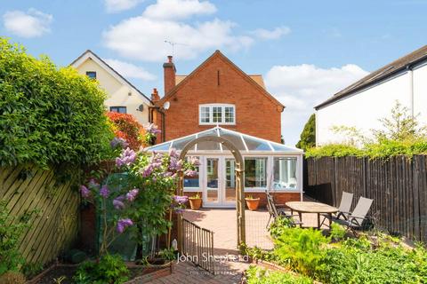 Eastcote Lane, Hampton