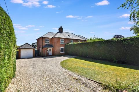 Shortheath Road, Farnham, GU9 3 bed end of terrace house for sale