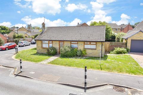 Fieldfare Road, Carisbrooke, Isle of... 3 bed detached bungalow for sale