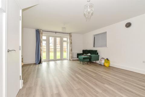 Hazel Close, Paddock Wood, Tonbridge... 3 bed semi