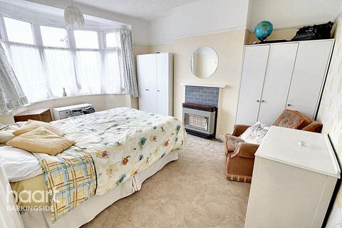 Chestnut Grove, Hainault 3 bed terraced house for sale