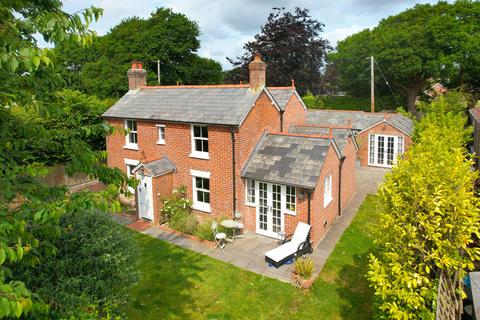 Bashley Road, Bashley, New Milton BH25 4 bed cottage for sale