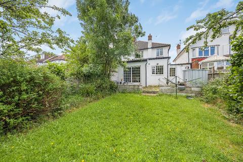 Manor Drive North, Worcester Park 3 bed semi