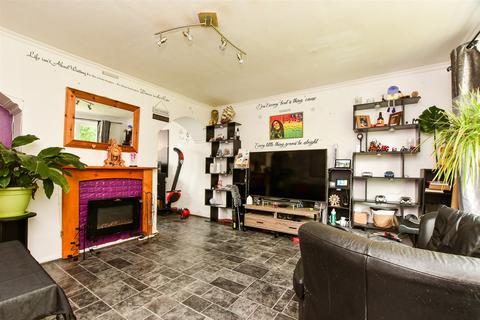 Oaklea Way, Uckfield, East Sussex 3 bed semi