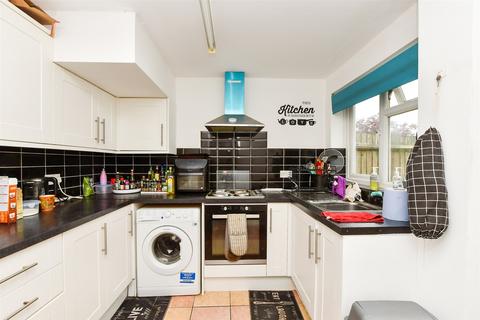 Oaklea Way, Uckfield, East Sussex 3 bed semi