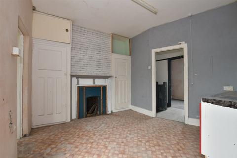 Perrymans Farm Road, Newbury Park... 2 bed flat for sale