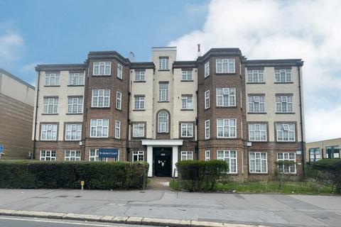 16 St. James Court, St. James's Road... 2 bed flat for sale