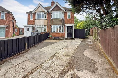 Luxfield Road, Warminster 3 bed semi