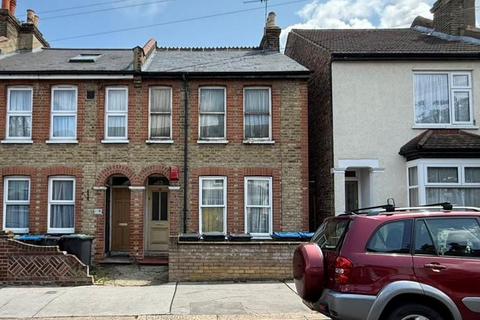 112 Lebanon Road, Croydon, Surrey... 1 bed flat for sale