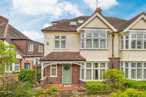 Skeena Hill, London 4 bed house for sale