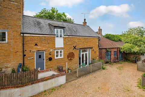 Rockingham Road, Market Harborough LE16 2 bed cottage for sale