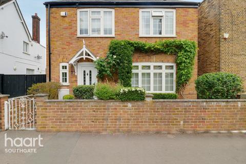Chase Side Place, London 3 bed detached house for sale