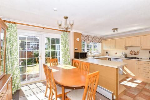 Georgian Drive, Maidstone ME17 3 bed semi