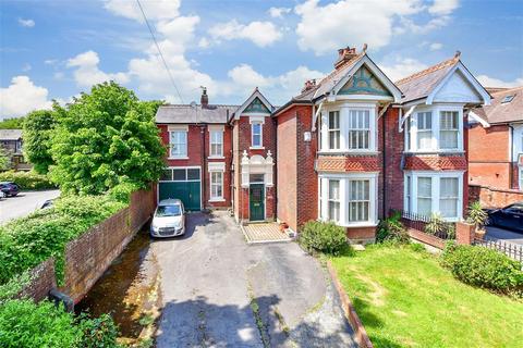 Bellair Road, Havant PO9 4 bed semi