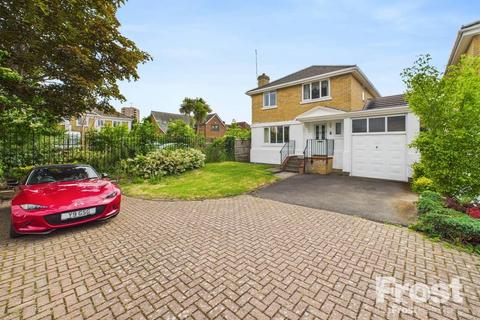 Simmons Place, Staines
