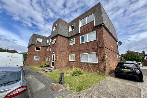 Gaden Court, Luton, LU3 2PE 2 bed apartment for sale