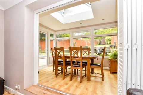 Blackthorn Road, Reigate RH2 3 bed semi