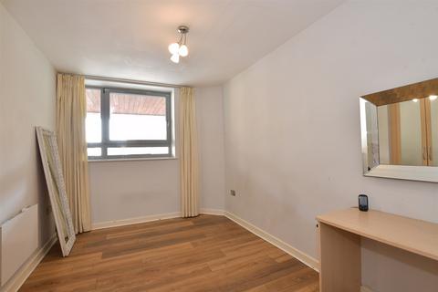 New Road, Brentwood, Essex 2 bed apartment for sale