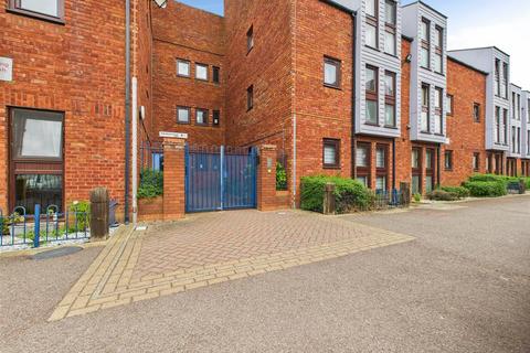 Wycliffe End, Aylesbury HP19 1 bed flat for sale