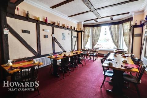 7 Norfolk Square, Great Yarmouth Guest house for sale