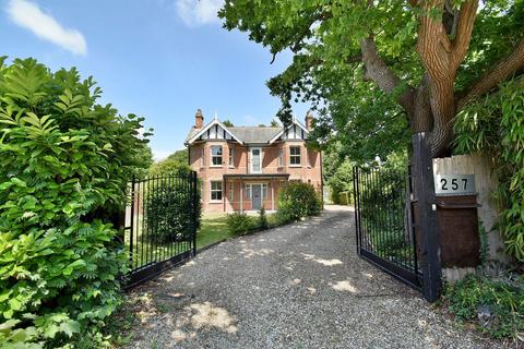 Ringwood Road, Ferndown, BH22 4 bed detached house for sale
