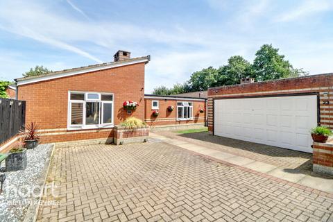 Faraday Drive, Shenley Lodge 4 bed bungalow for sale