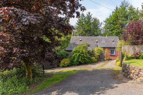 Sabhalruadh, Lochwinnoch... 2 bed detached house for sale