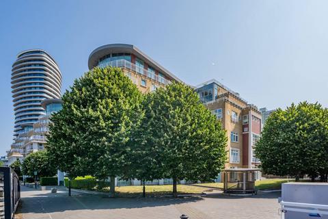 Oyster Wharf, Battersea, London, SW11 2 bed flat for sale