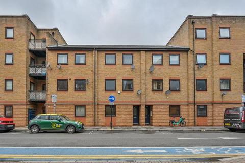 92 Horseferry Road, London, E14 8DY 2 bed maisonette for sale