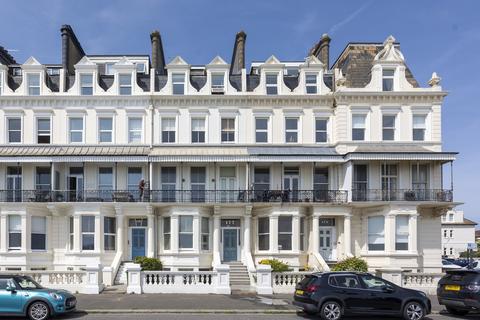 Kingsway, Hove, BN3 1 bed flat for sale