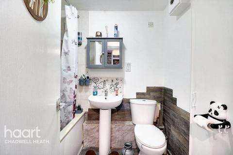 Spring Close, Dagenham 1 bed apartment for sale