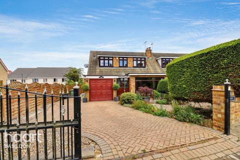 Fairleigh Avenue, Basildon 3 bed semi