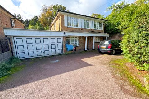 The Common, Stanmore HA7 5 bed detached house for sale