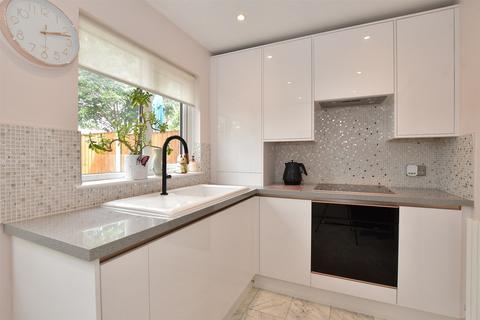 Sarre Avenue, Hornchurch RM12 2 bed terraced house for sale