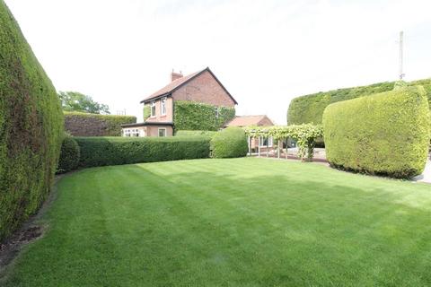 Hurworth Moor, Darlington 3 bed cottage for sale